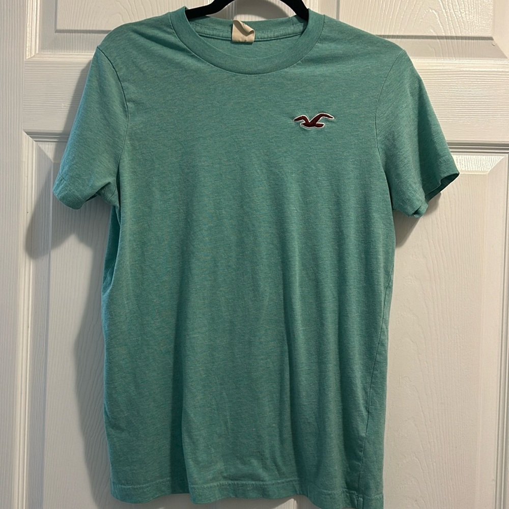 Hollister t shirt size medium.